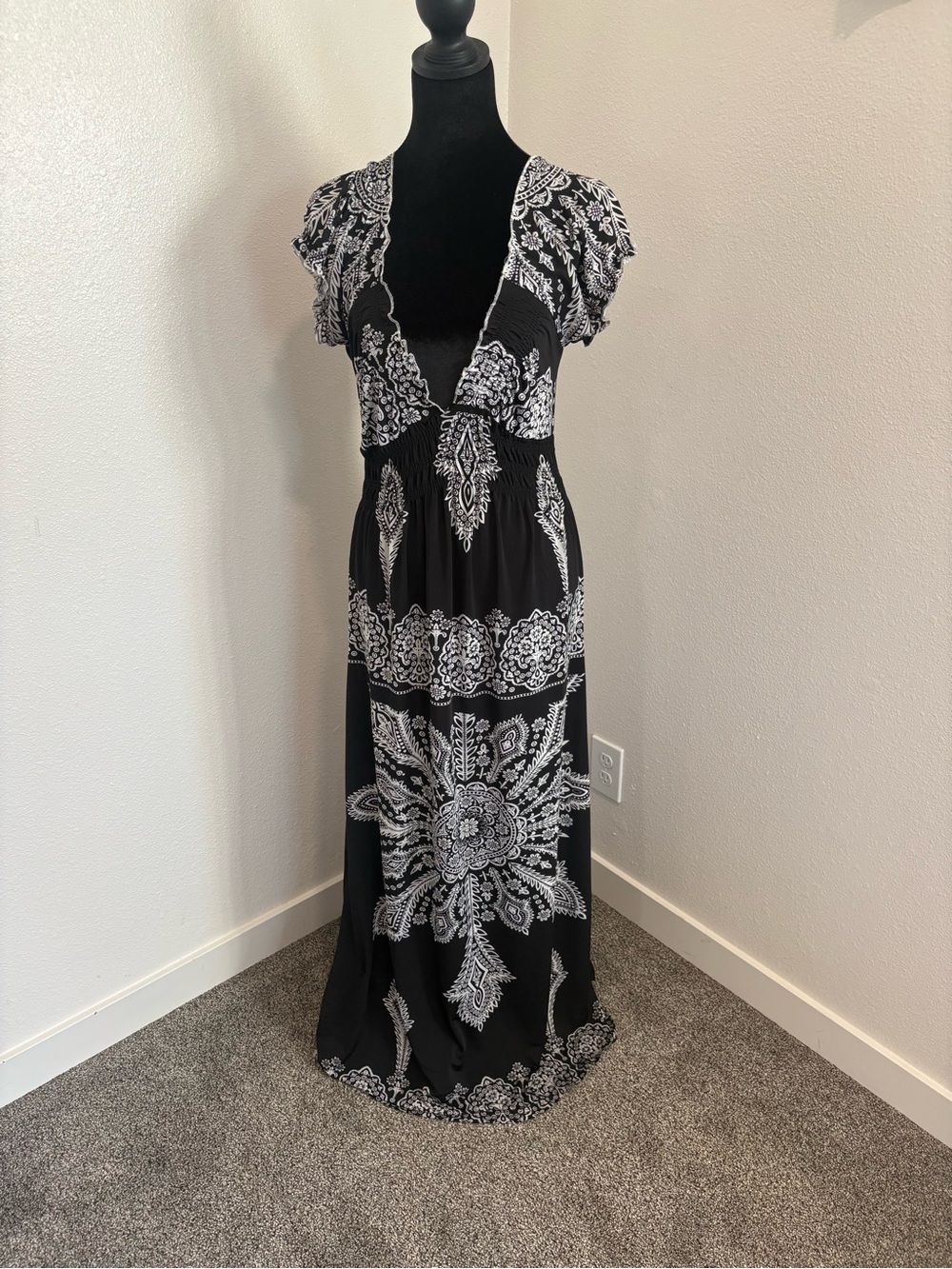 Earthbound Trading Co Black White Paisley Boho Maxi Dress V Neck